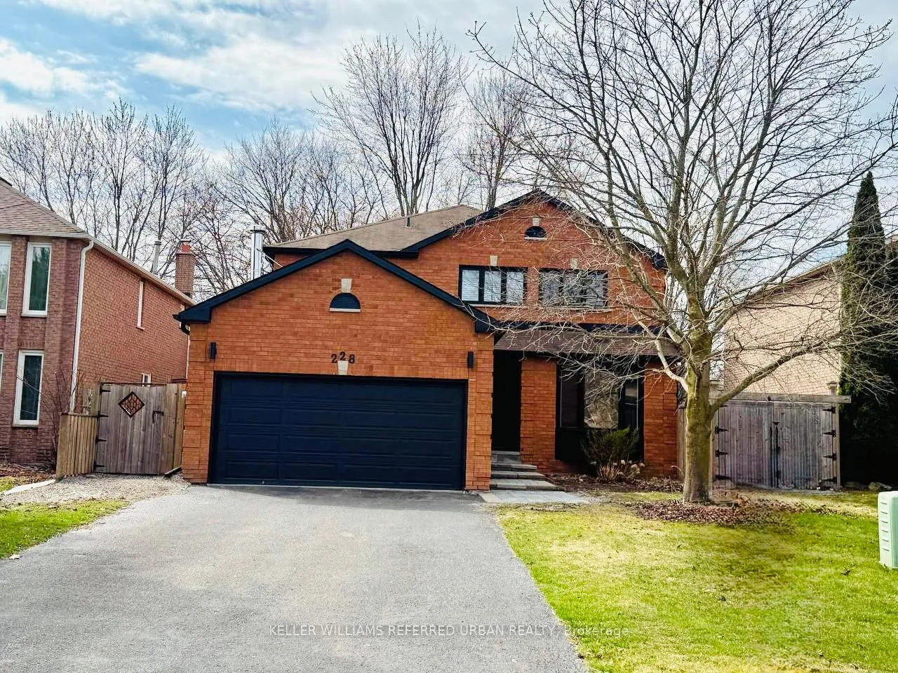 228 Elman Crescent, Newmarket, ON L3Y 7X3