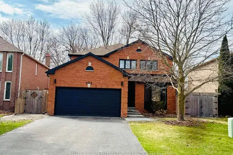 228 Elman Crescent, Newmarket, ON L3Y 7X3