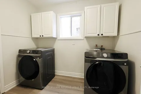 228 Elman Crescent, Newmarket, ON L3Y 7X3