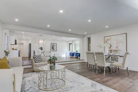 98 Belfry Drive, Newmarket, ON L3Y 3G1