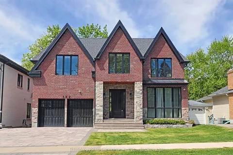 152 Wells Street, Aurora, ON L4G 1T7