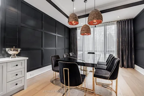 152 Wells Street, Aurora, ON L4G 1T7