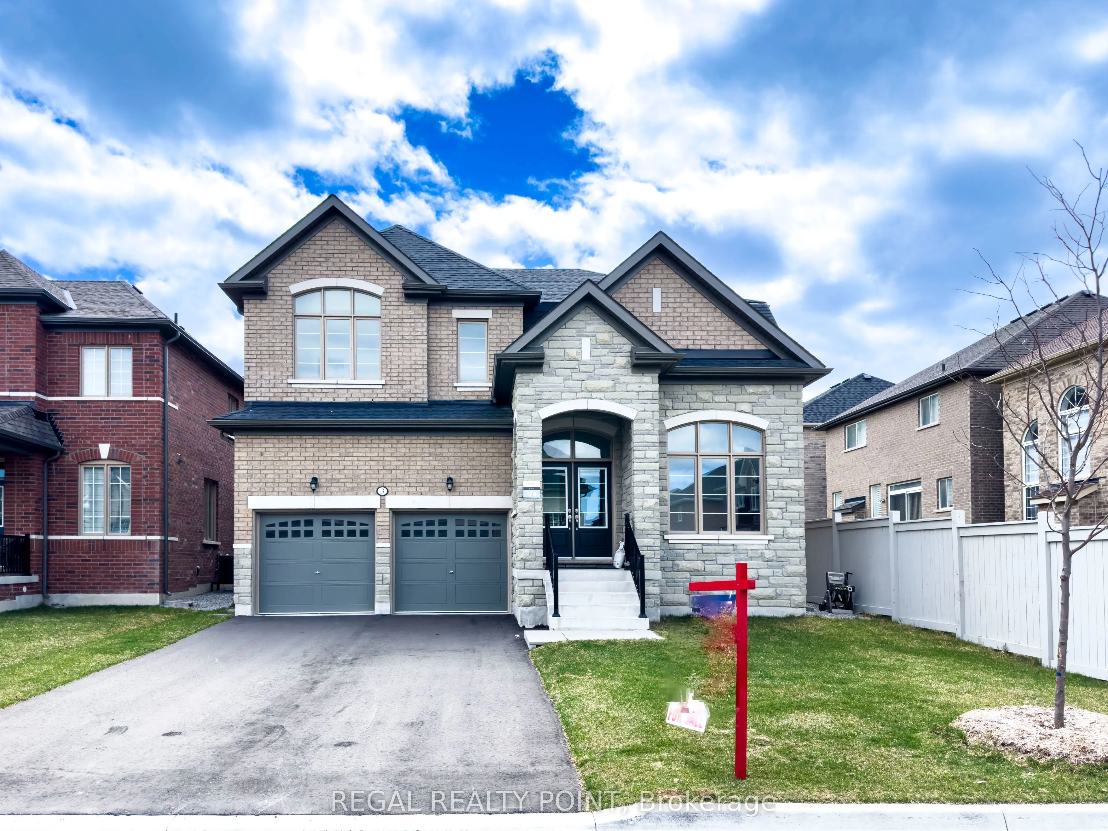 3 Father Muckle Avenue, Georgina, ON L4P 0E8