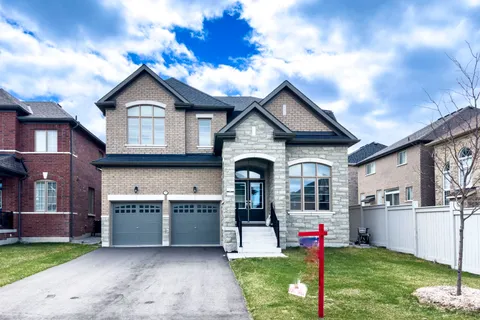 3 Father Muckle Avenue, Georgina, ON L4P 0E8