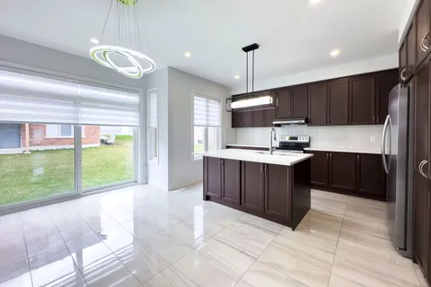 3 Father Muckle Avenue, Georgina, ON L4P 0E8