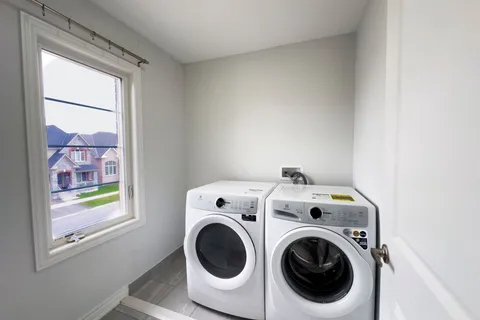 3 Father Muckle Avenue, Georgina, ON L4P 0E8
