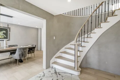 7 Golfview Boulevard, Bradford West Gwillimbury, ON L3Z 3Z1