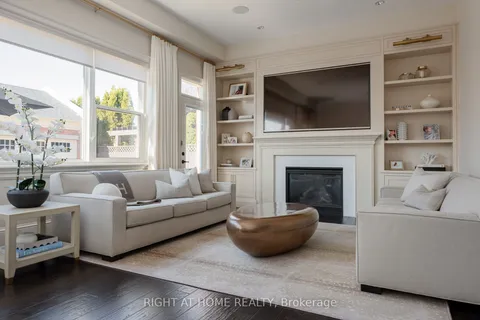 40 Oatlands Crescent, Richmond Hill, ON L4C 9P1