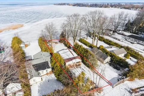 108 Moore's Beach Road, Georgina, ON L0E 1N0