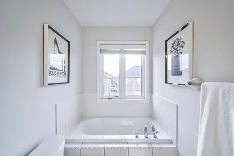 26 Memon Place, Markham, ON L6E 0S1