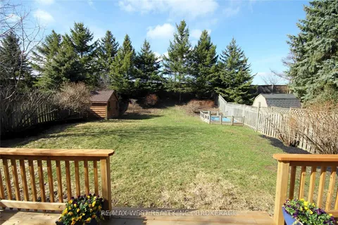 79 Doris Crescent, Newmarket, ON L3Y 7V5