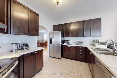 19 Robert Grundy Road, Markham, ON L6C 3A5