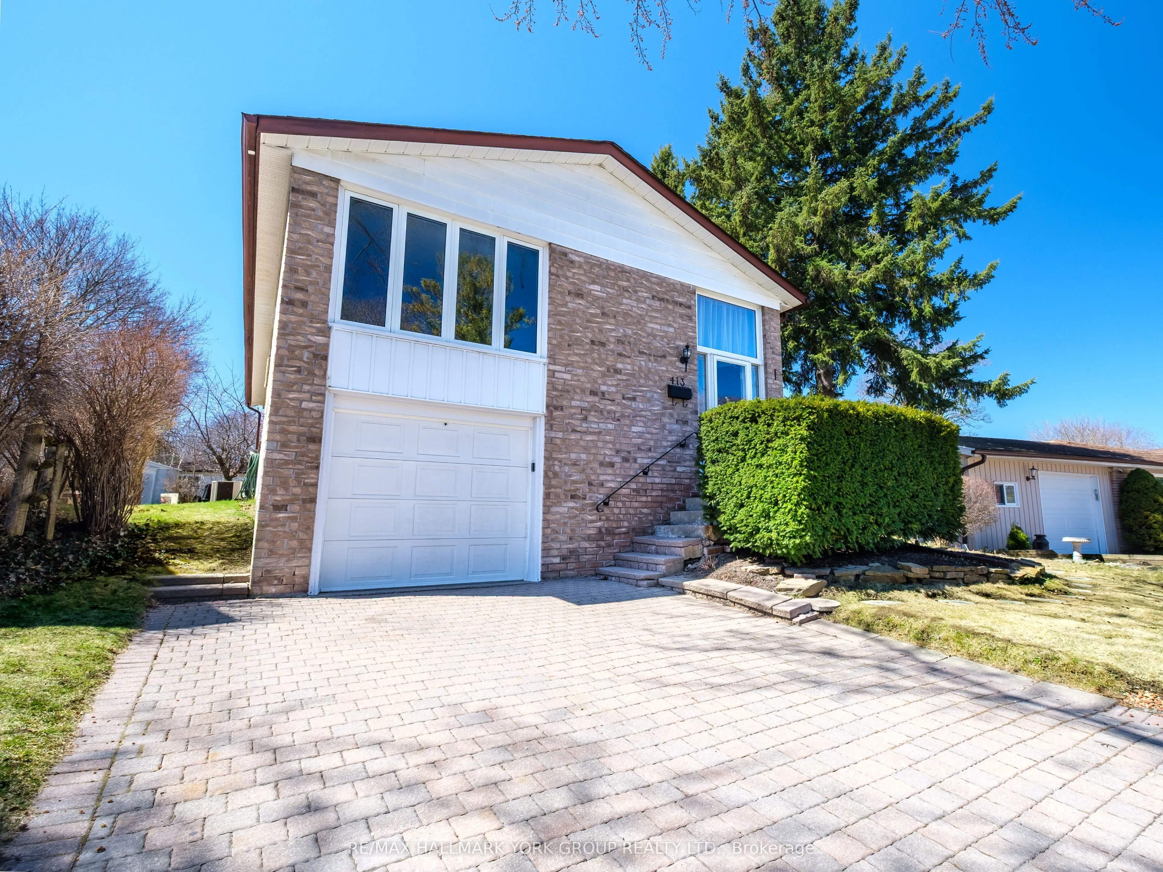 413 Roywood Crescent, Newmarket, ON L3Y 1A9