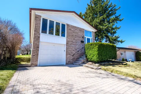 413 Roywood Crescent, Newmarket, ON L3Y 1A9