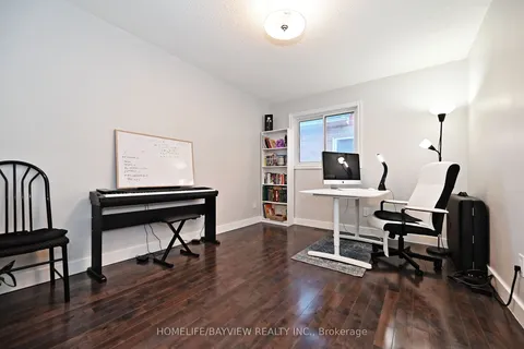 26 Sandfield Drive, Aurora, ON L4G 6R7