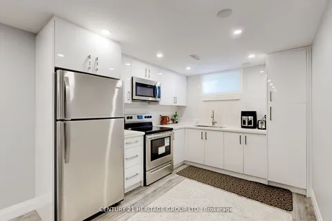 23 Gilbank Drive, Aurora, ON L4G 5G5