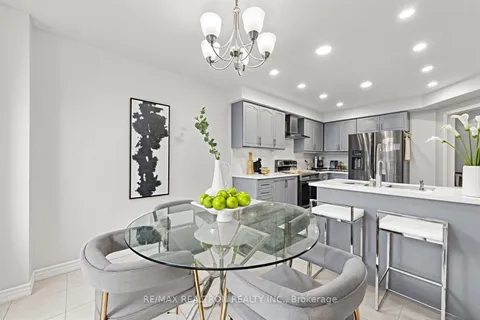 135 Bernard Avenue, Richmond Hill, ON L4C 9Z6