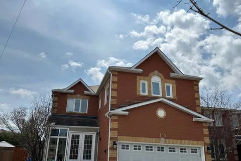 135 Bernard Avenue, Richmond Hill, ON L4C 9Z6