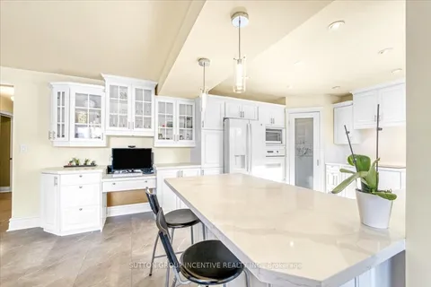 9 Tower Court, Bradford West Gwillimbury, ON L3Z 2V2