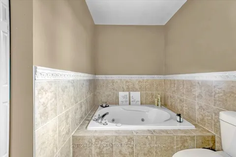 9 Tower Court, Bradford West Gwillimbury, ON L3Z 2V2
