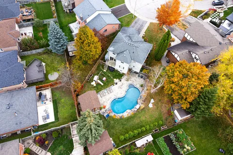 9 Tower Court, Bradford West Gwillimbury, ON L3Z 2V2