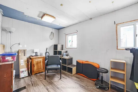 2 EAST Street, Essa, ON L0M 1B1