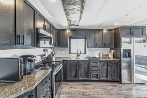 2 EAST Street, Essa, ON L0M 1B1