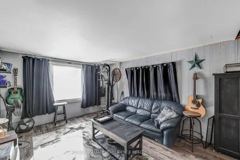 2 EAST Street, Essa, ON L0M 1B1