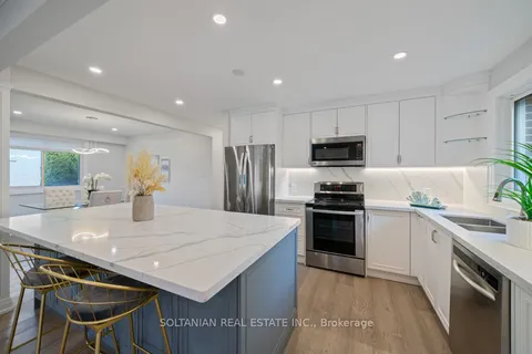 35 Brookland Avenue, Aurora, ON L4G 2H6