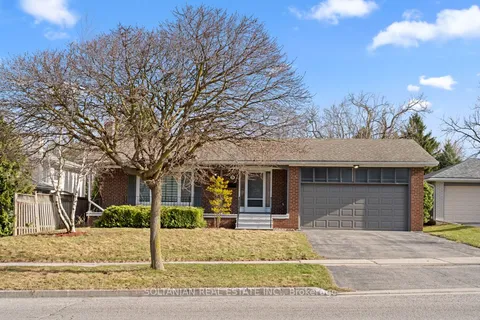 35 Brookland Avenue, Aurora, ON L4G 2H6
