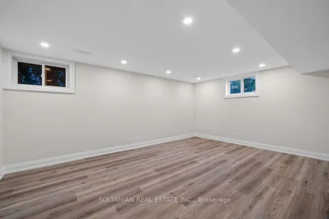 35 Brookland Avenue, Aurora, ON L4G 2H6