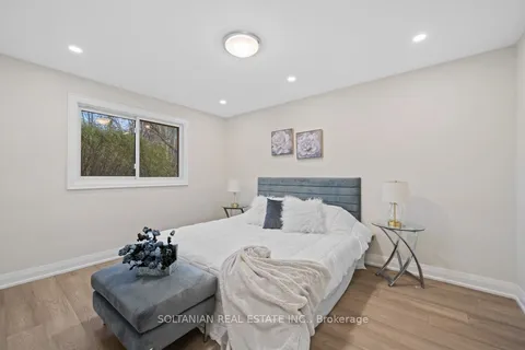 35 Brookland Avenue, Aurora, ON L4G 2H6