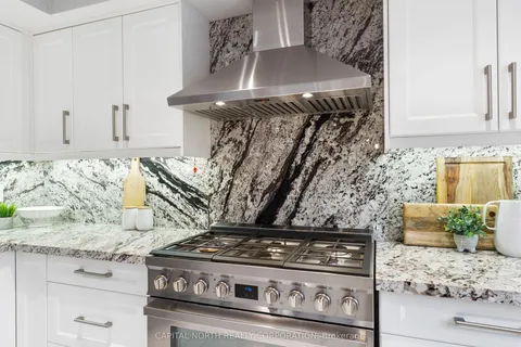 82 Harvester Crescent, Vaughan, ON L4L 8Y1