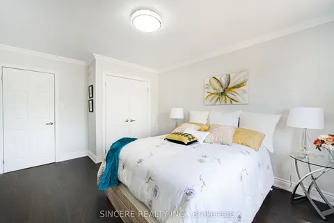 8 Greenbelt Crescent, Richmond Hill, ON L4C 5R8