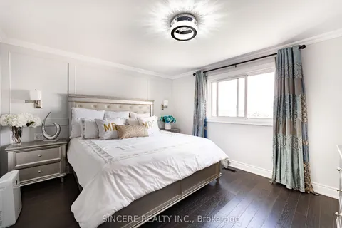 8 Greenbelt Crescent, Richmond Hill, ON L4C 5R8