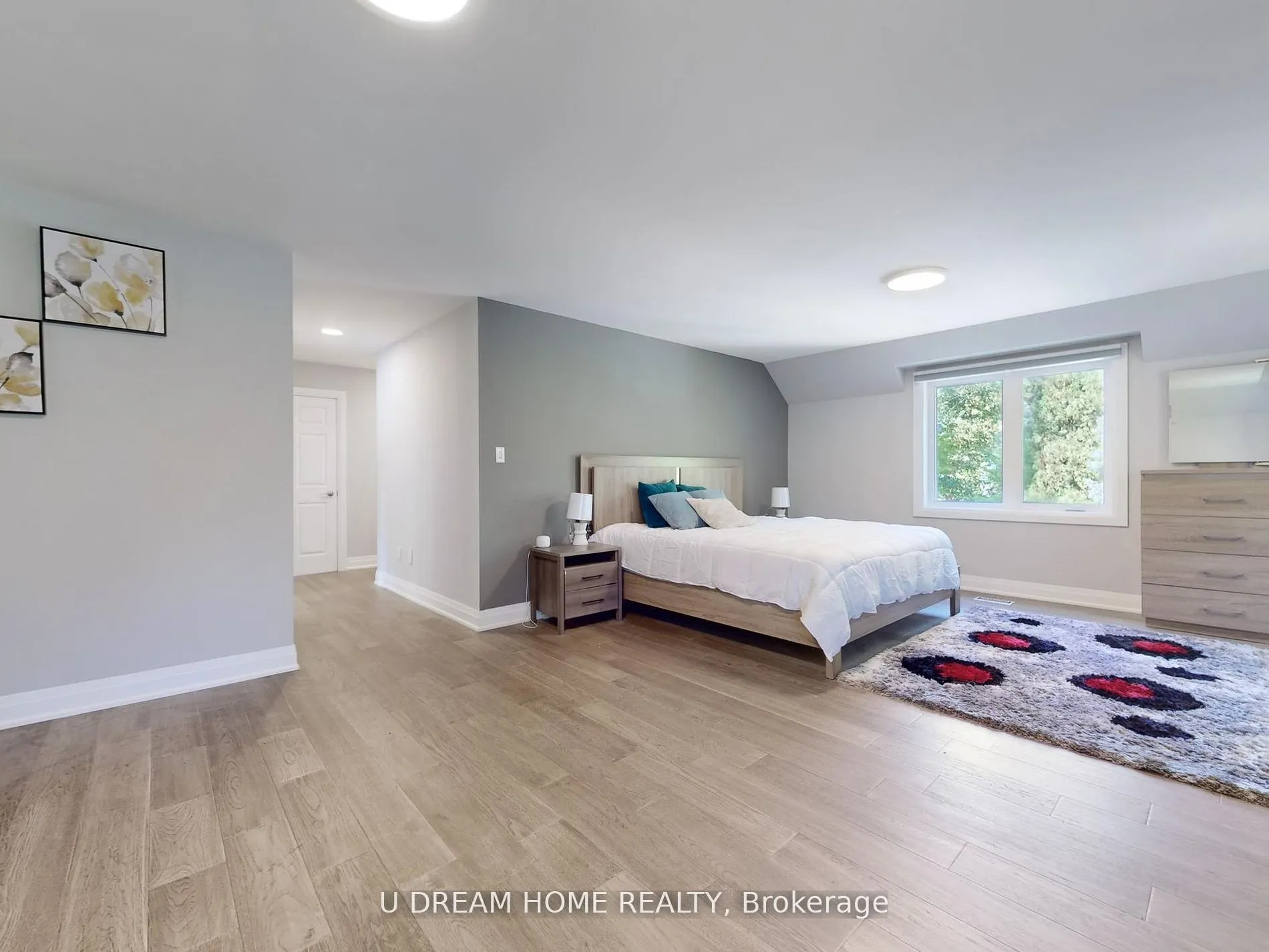 2 Jarvis Avenue, Aurora, ON L4G 6W8