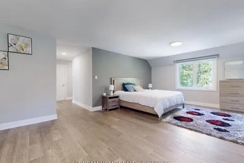 2 Jarvis Avenue, Aurora, ON L4G 6W8