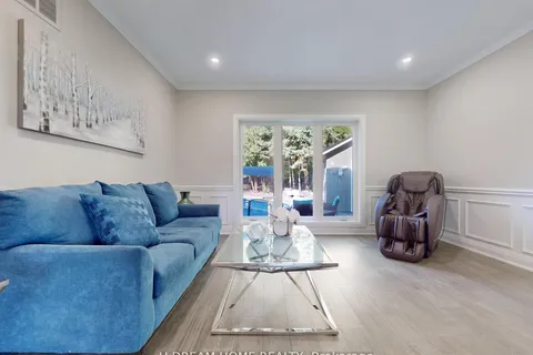 2 Jarvis Avenue, Aurora, ON L4G 6W8