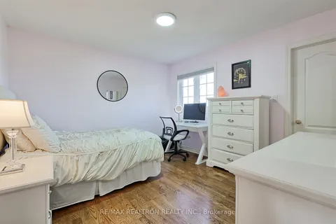 970 Best Circle, Newmarket, ON L3X 2K9