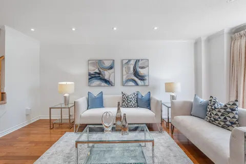 175 Gail Parks Crescent, Newmarket, ON L3X 3C2