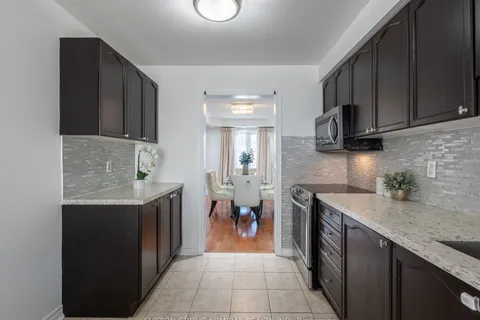 175 Gail Parks Crescent, Newmarket, ON L3X 3C2