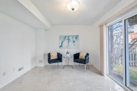 175 Gail Parks Crescent, Newmarket, ON L3X 3C2