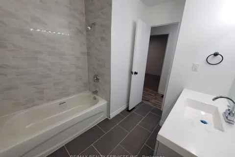 769 Greenfield Crescent, Newmarket, ON L3Y 3B2