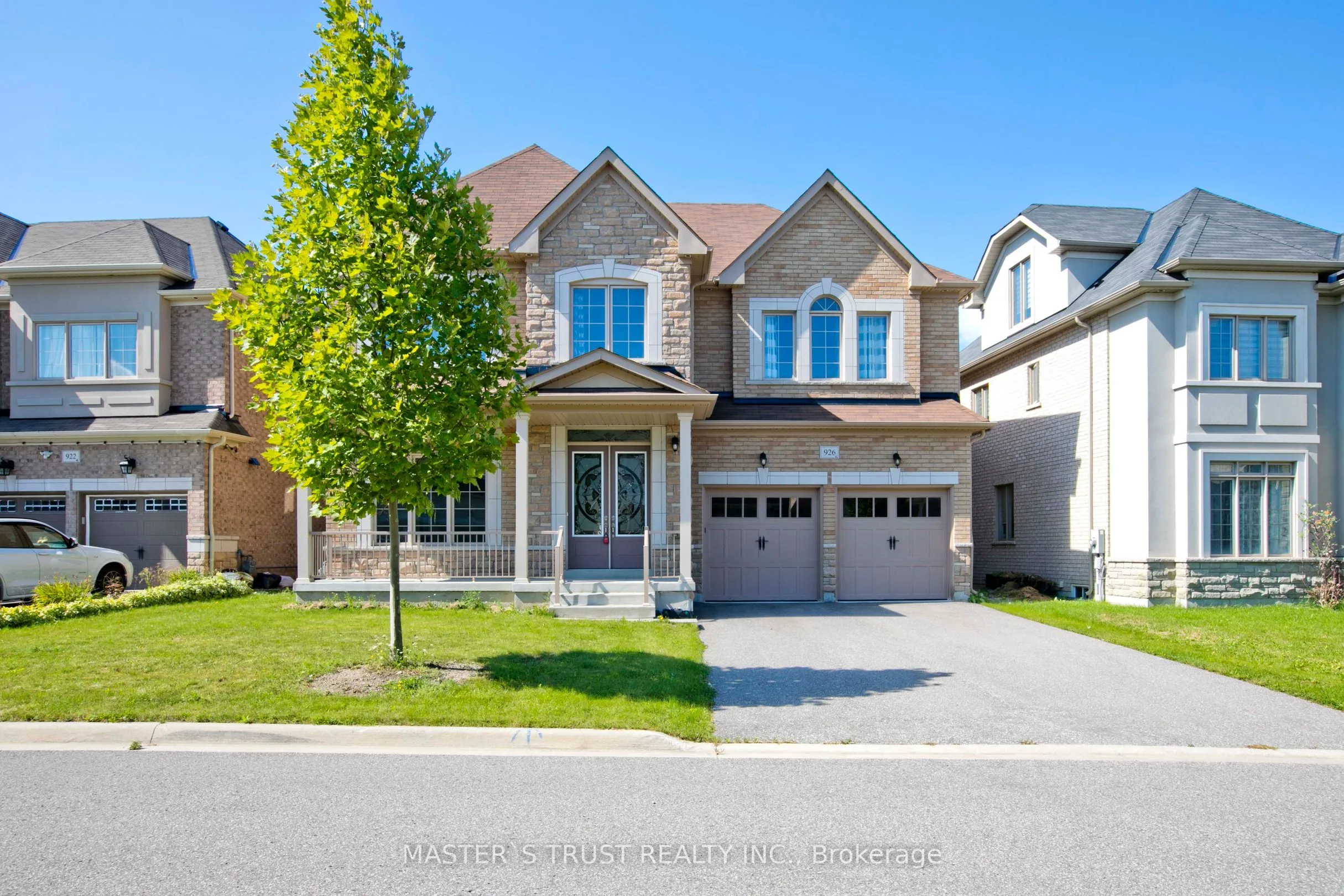 926 Ernest Cousins Circle, Newmarket, ON L3X 0B7