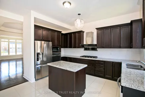 926 Ernest Cousins Circle, Newmarket, ON L3X 0B7