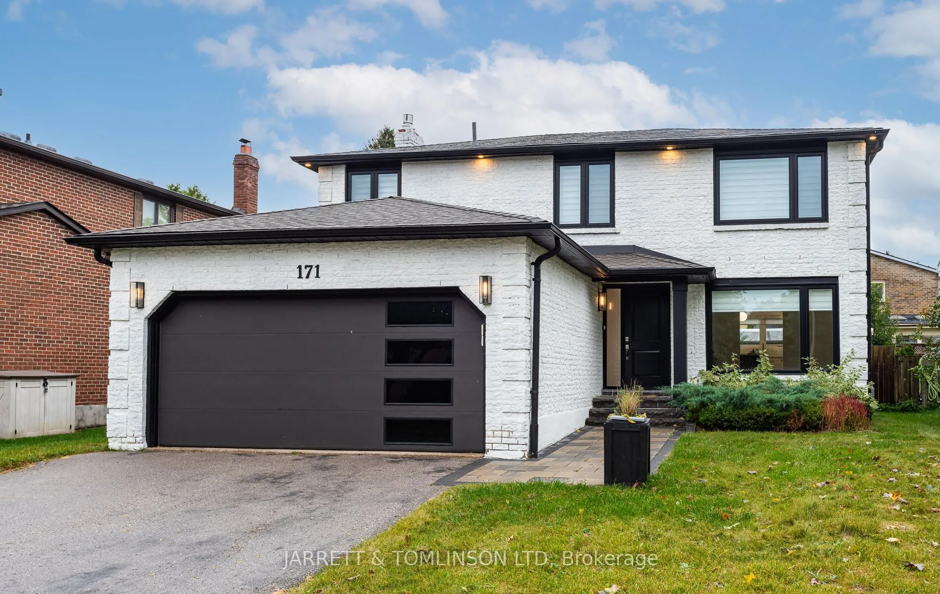 171 Walton Drive, Aurora, ON L4G 3P8