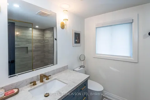 171 Walton Drive, Aurora, ON L4G 3P8