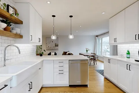 61 Davis Road, Aurora, ON L4G 2B4