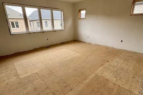 21 LORRAIN HAND Crescent, Georgina, ON L4P 0B7