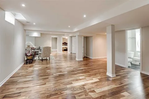 2 Mumberson Court, Markham, ON L6C 1Y4